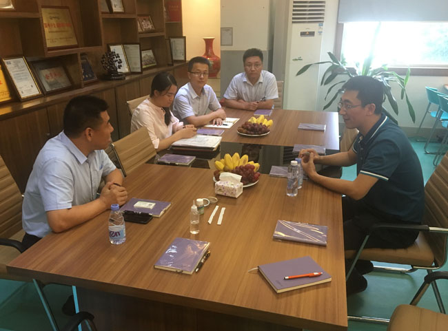 熱烈歡迎光明新區(qū)經(jīng)濟服務(wù)局企業(yè)服務(wù)科領(lǐng)導蒞臨我司參觀指導